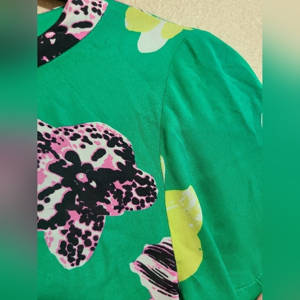 J. Crew 100% Silk Blouse Women's Size 0 Green Floral Short Sleeve Open Back - Picture 7 of 9